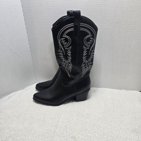 Unbranded Shoes - Women's Unbranded Black and White Heeled Cowboy Boots Size 9